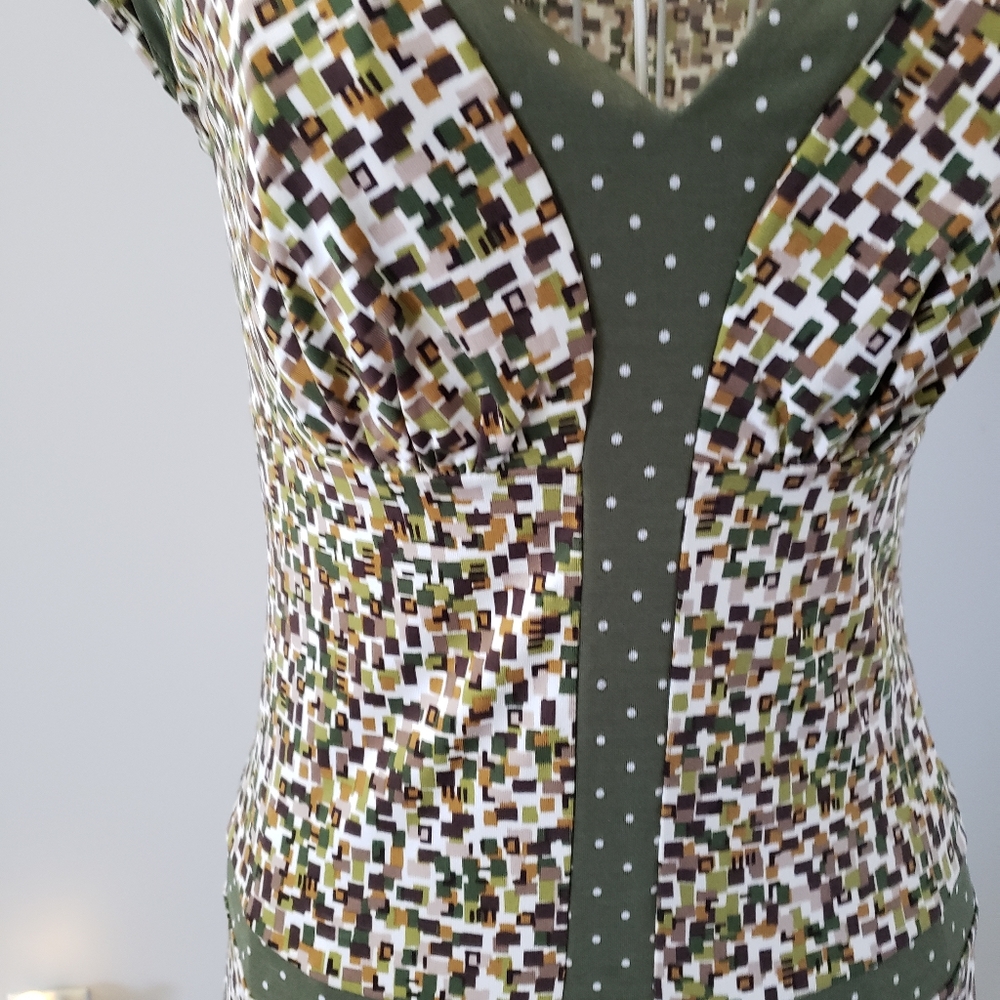 BCBG MaxAzria - Picture 2 of 4